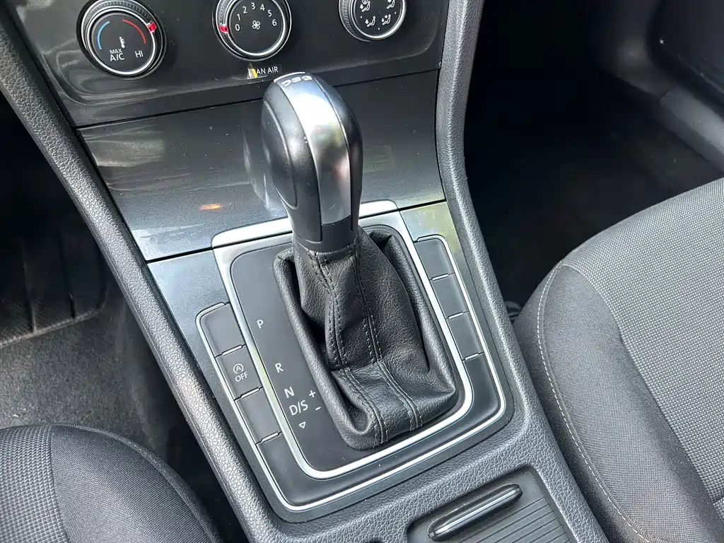 Volkswagen Golf — миниатюра 12