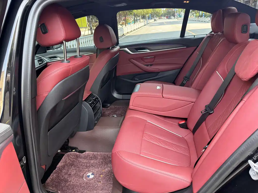 BMW 5 Series — миниатюра 7