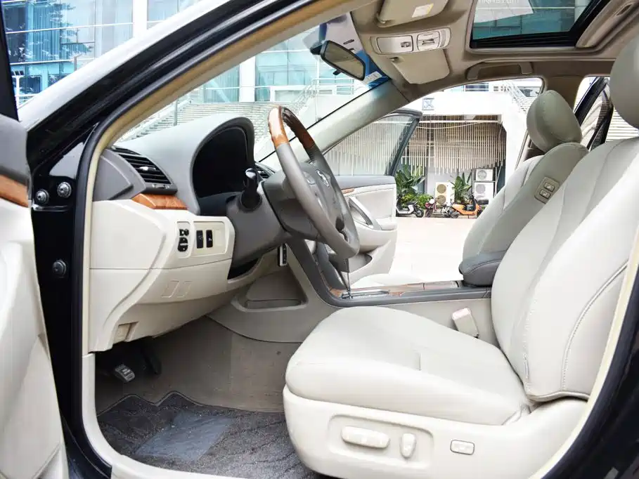 Toyota Camry — миниатюра 10