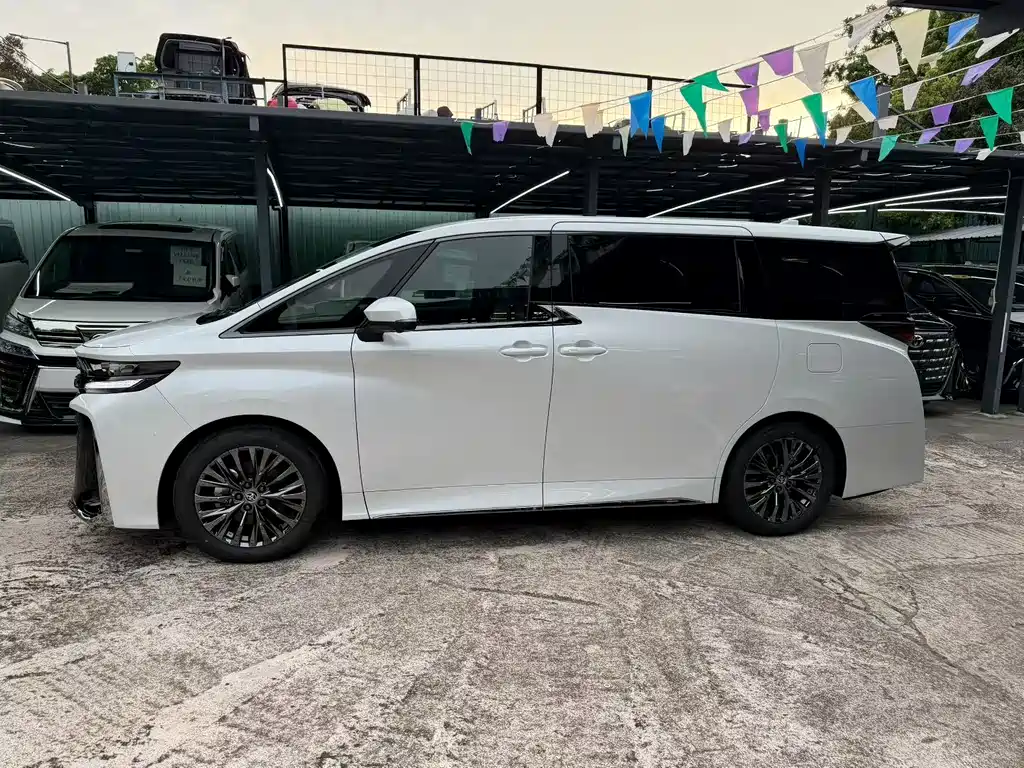 Toyota Alphard 2025 2.5L Luxury