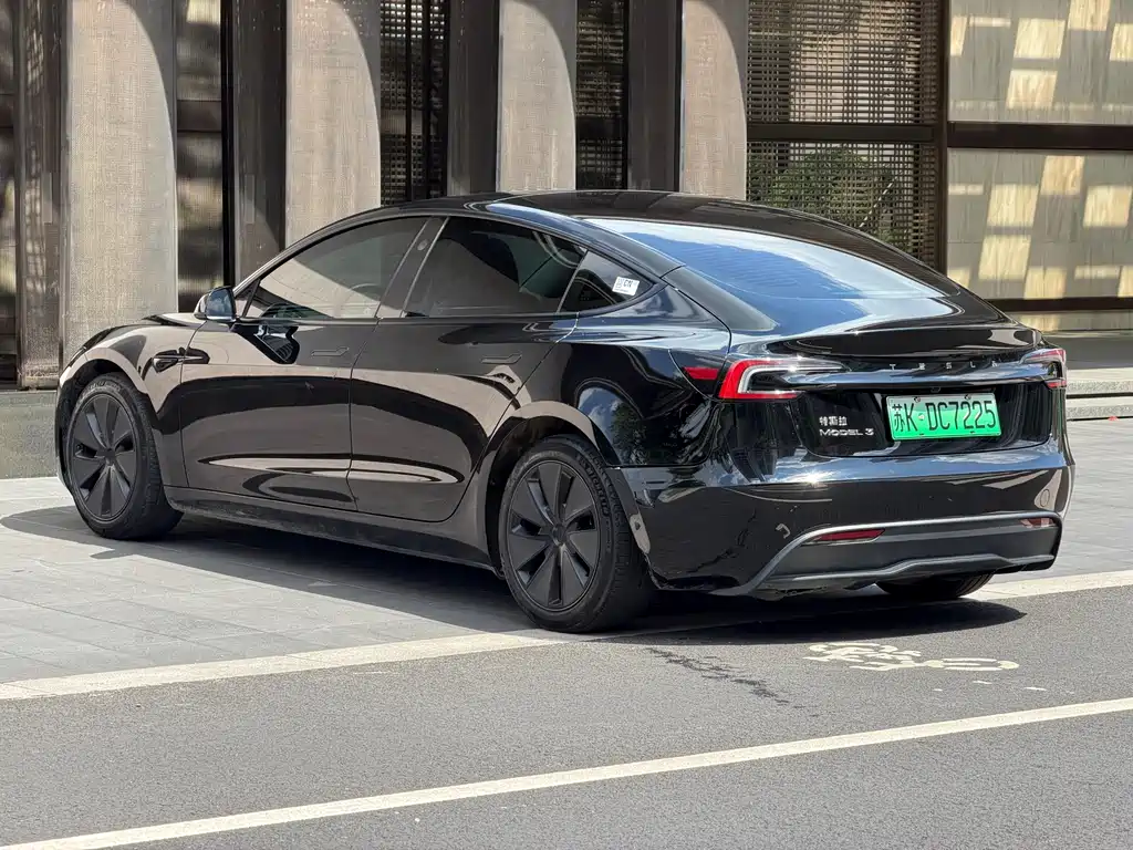 Tesla Model 3 — миниатюра 9