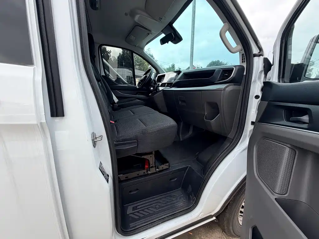 Ford Transit — миниатюра 9
