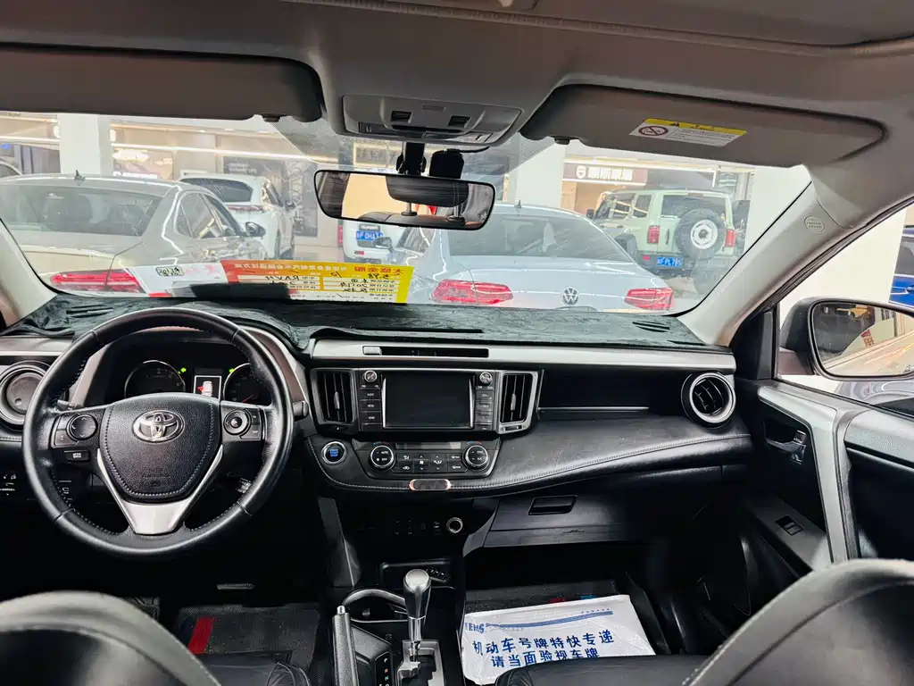 Toyota RAV4 — миниатюра 11