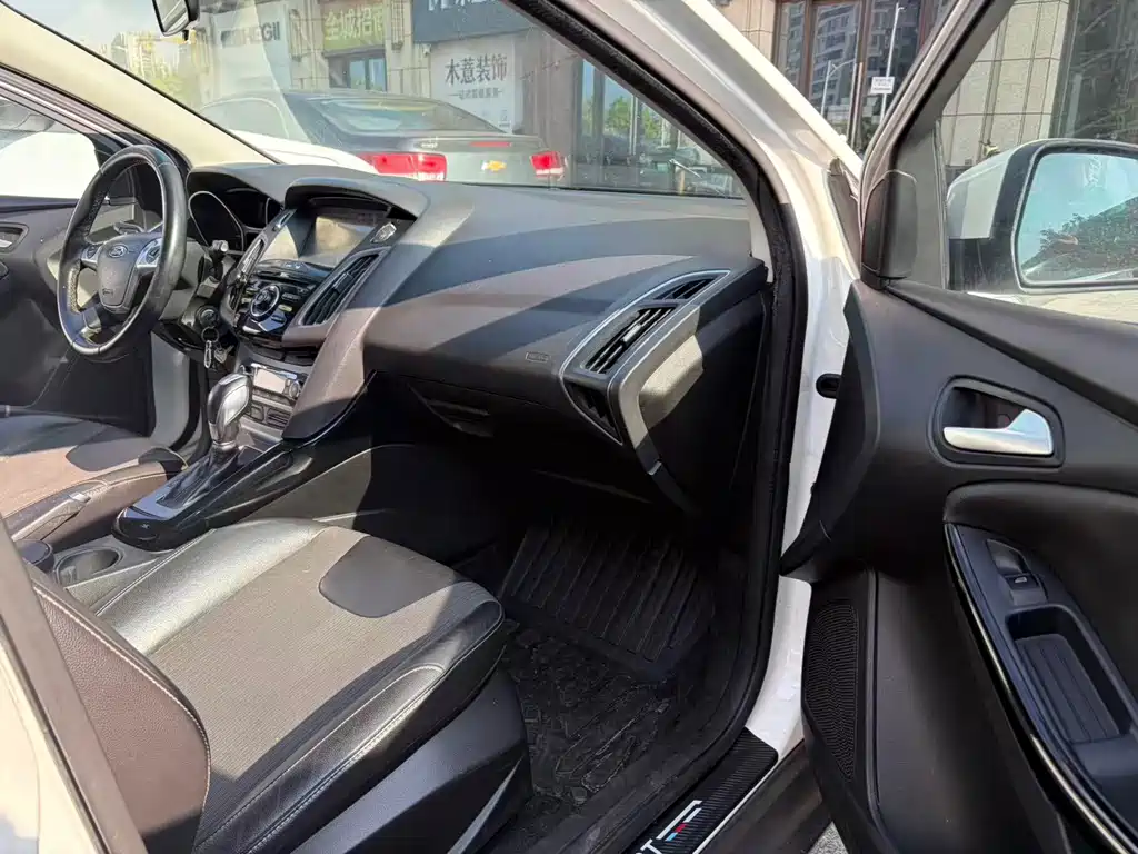 Ford Focus — миниатюра 10