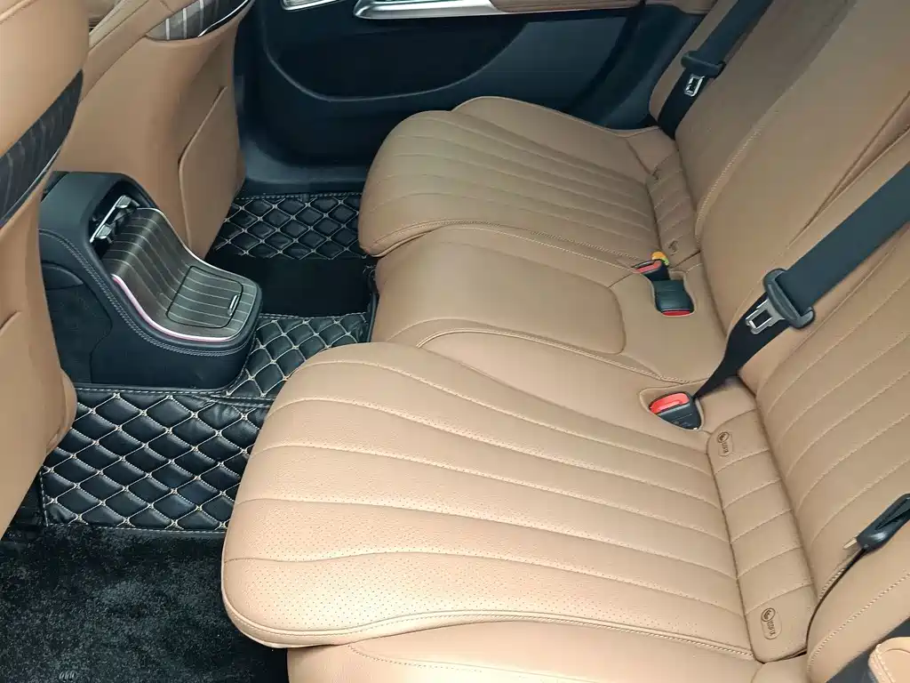 Mercedes-Benz E-Class — миниатюра 16