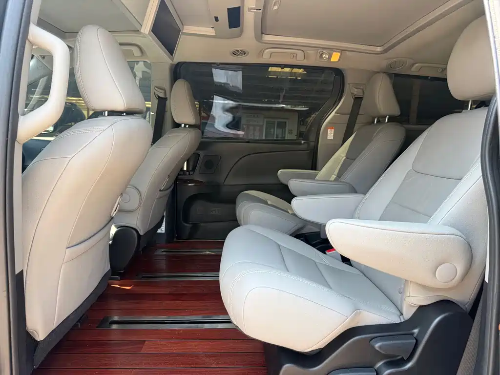 Toyota Sienna — миниатюра 12