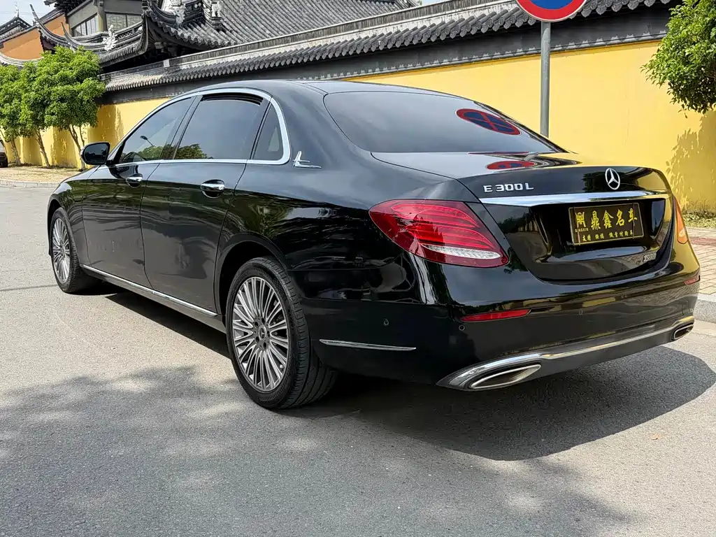 Mercedes-Benz E-Class — миниатюра 13