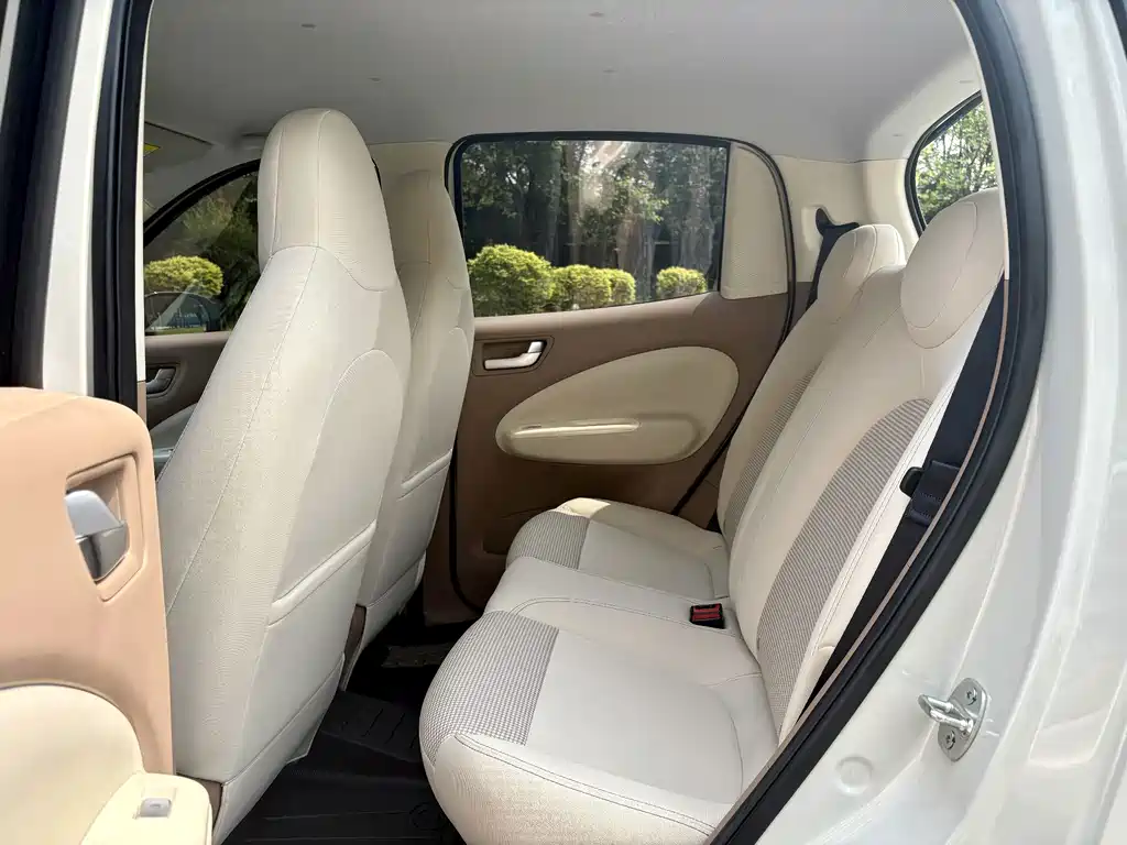 Wuling MINIEV — миниатюра 9