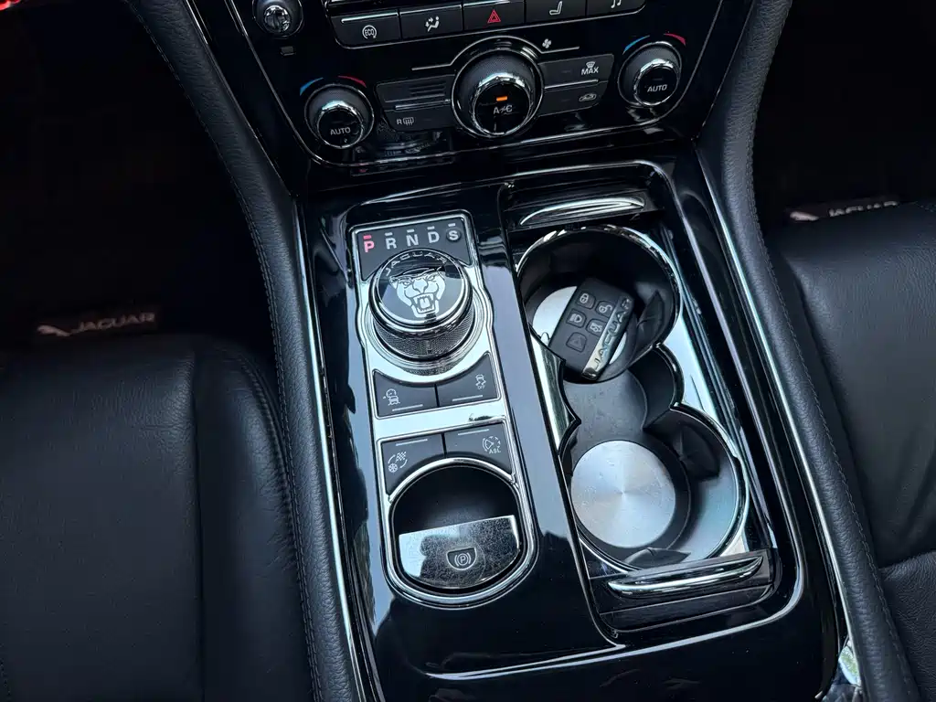 Jaguar XJ — миниатюра 15