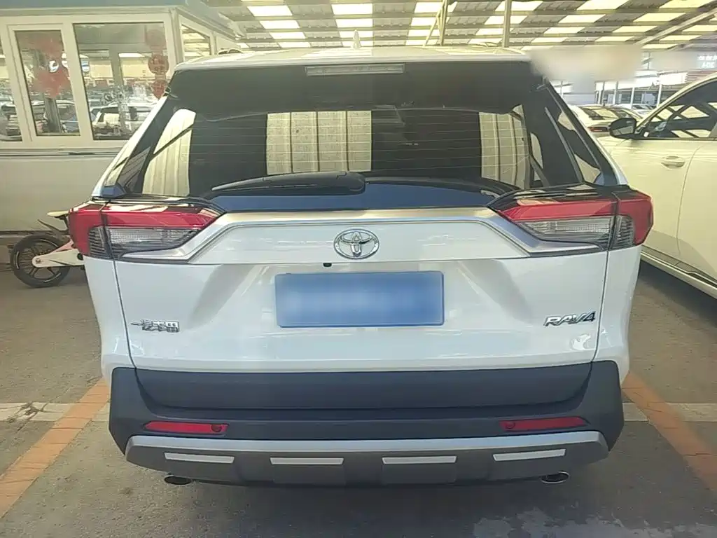 Toyota RAV4 — миниатюра 6
