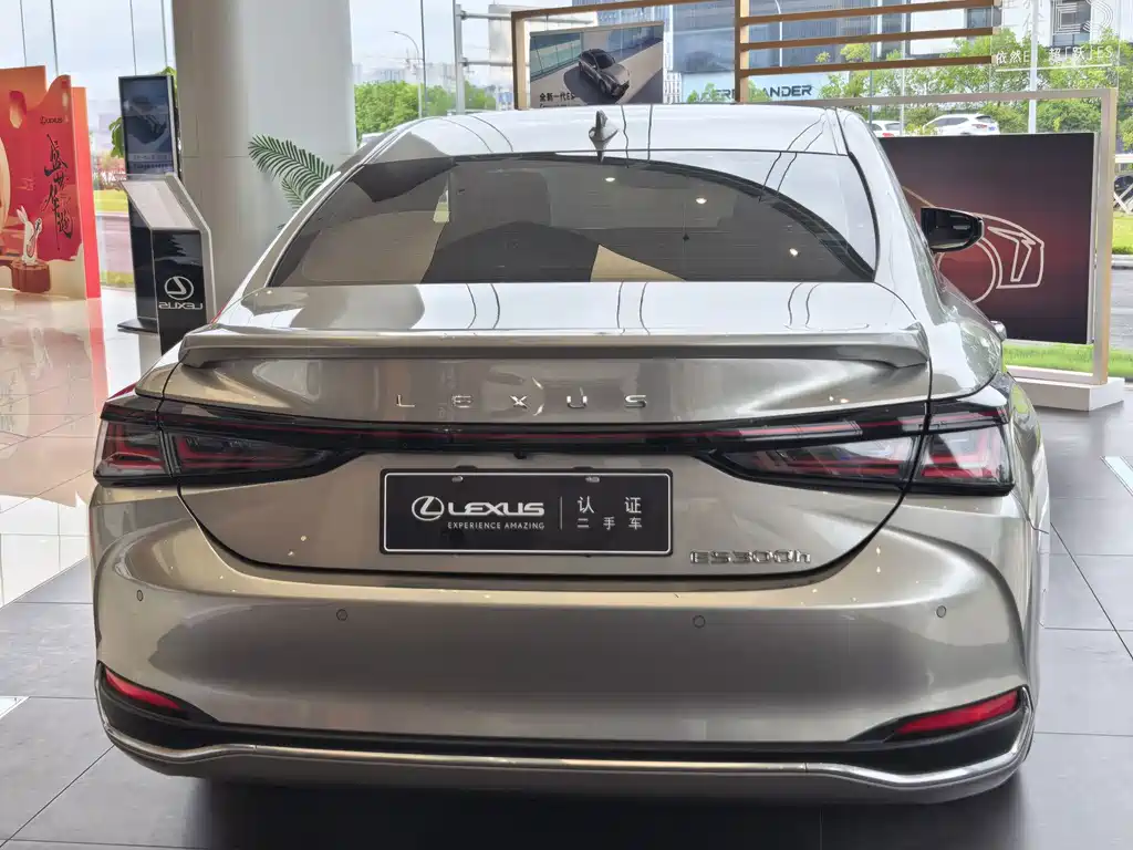 Lexus ES — миниатюра 4