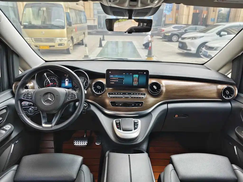 Mercedes-Benz V-Class — миниатюра 11