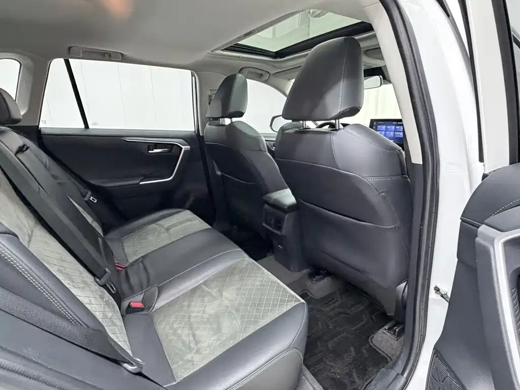 Toyota RAV4 — миниатюра 18