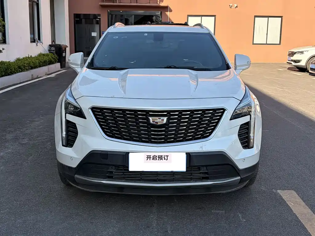 Купить Cadillac XT4