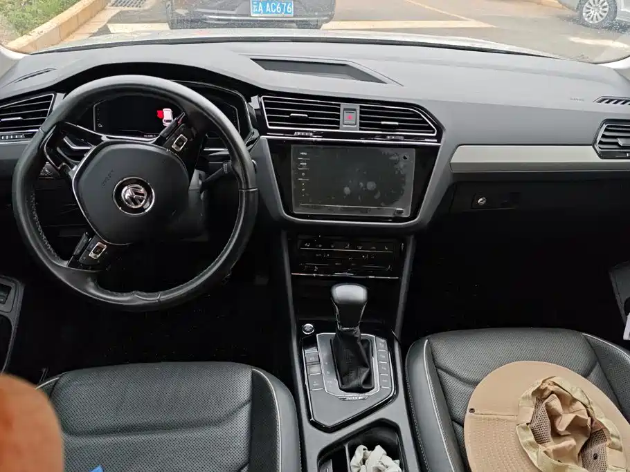 Volkswagen Tiguan L PHEV — миниатюра 12