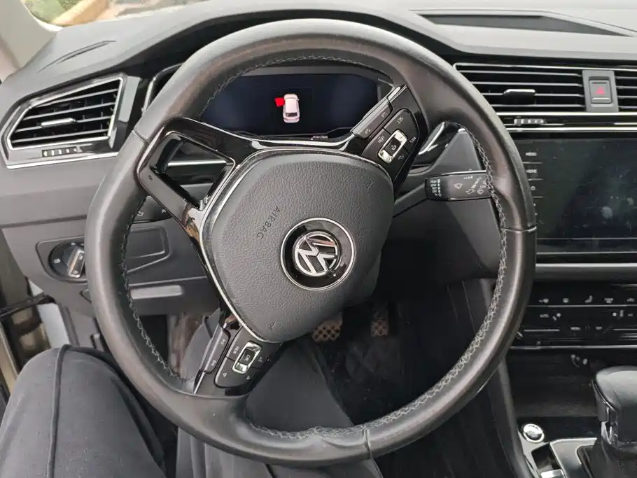 Volkswagen Tiguan L PHEV — миниатюра 15