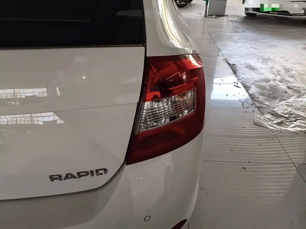 Skoda Rapid Spaceback — миниатюра 8