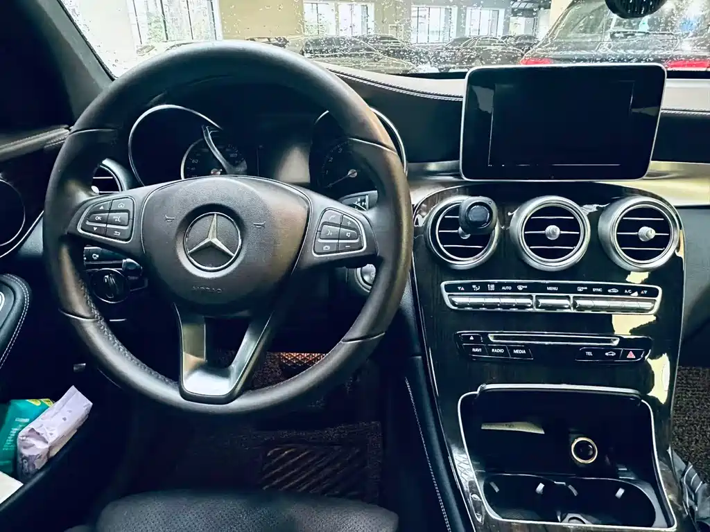 MERCEDES-BENZ GLC