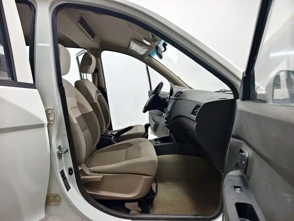 Wuling Hongguang — миниатюра 15