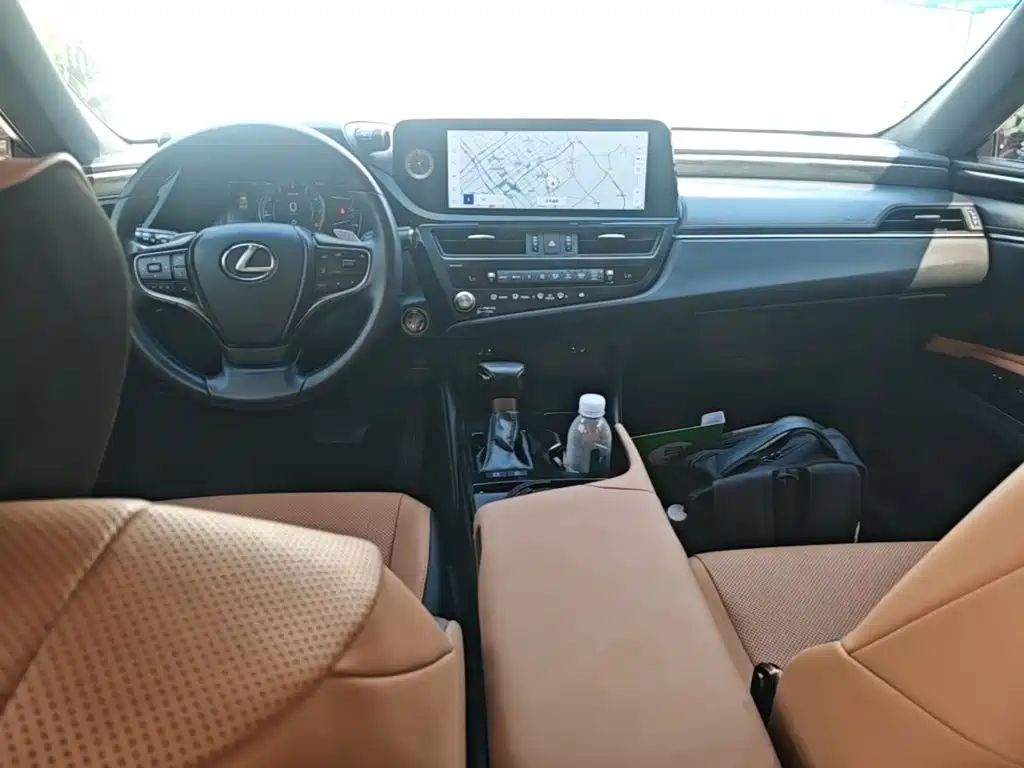 Lexus ES — миниатюра 10