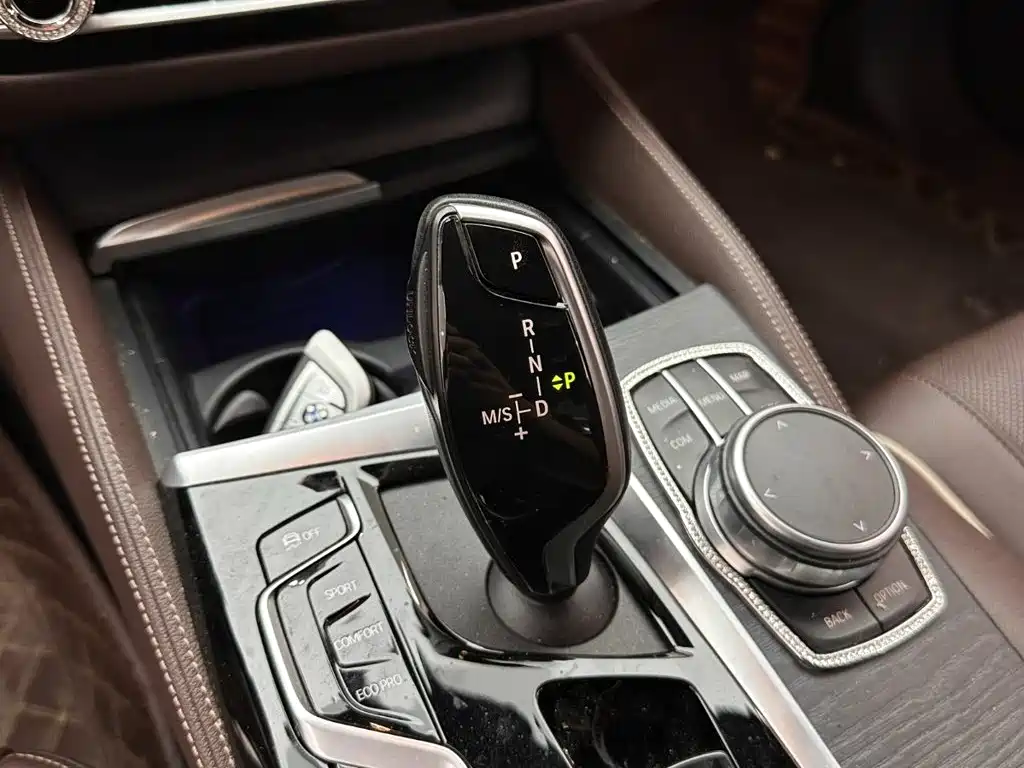 BMW 5 Series — миниатюра 15