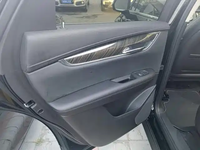 Cadillac XT5 — миниатюра 7