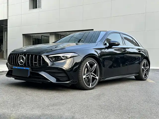Mercedes-Benz A-Class AMG 2025 AMG A 35 L 4 MATIC — фото 1