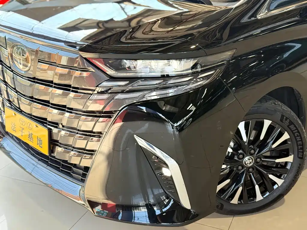 Toyota Alphard — миниатюра 5