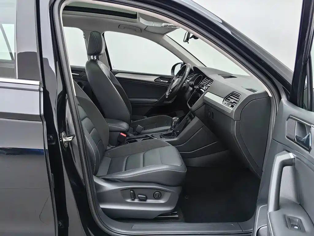 Volkswagen Tiguan L — миниатюра 23