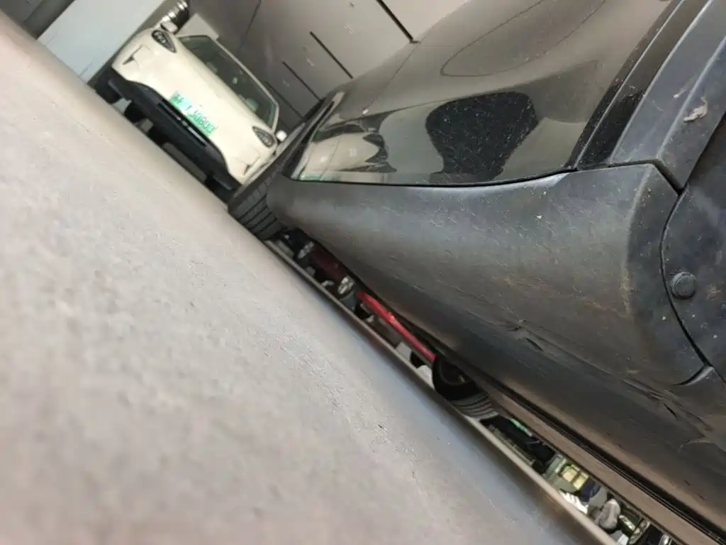 Tesla Model Y — миниатюра 21