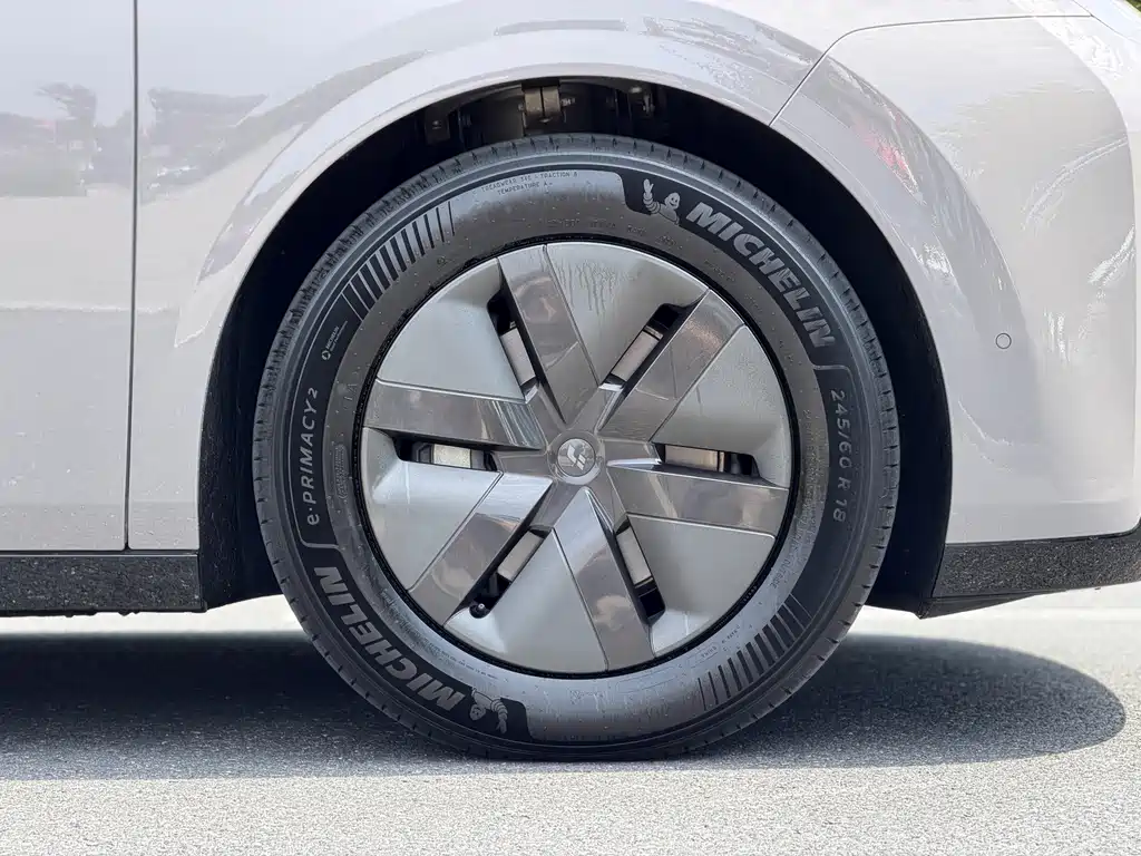 Li Auto Li MEGA — миниатюра 15