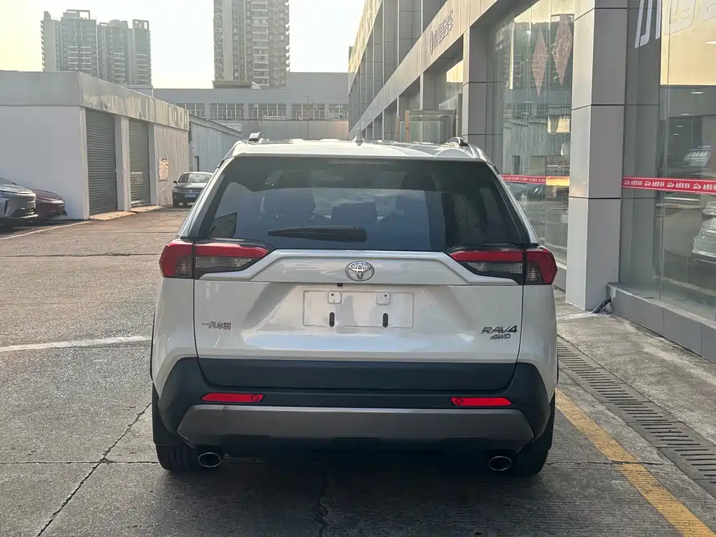 Toyota RAV4 — миниатюра 5