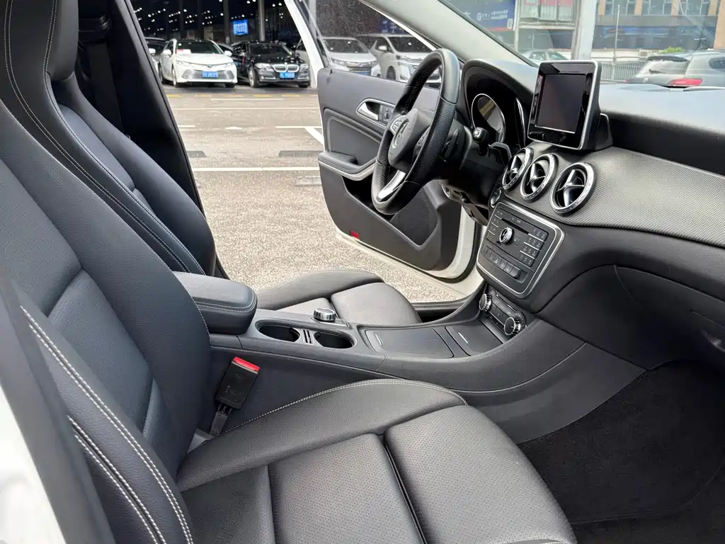 Mercedes-Benz GLA — миниатюра 8