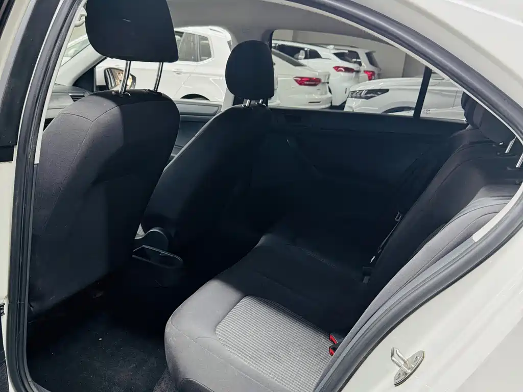 Volkswagen Santana — миниатюра 8