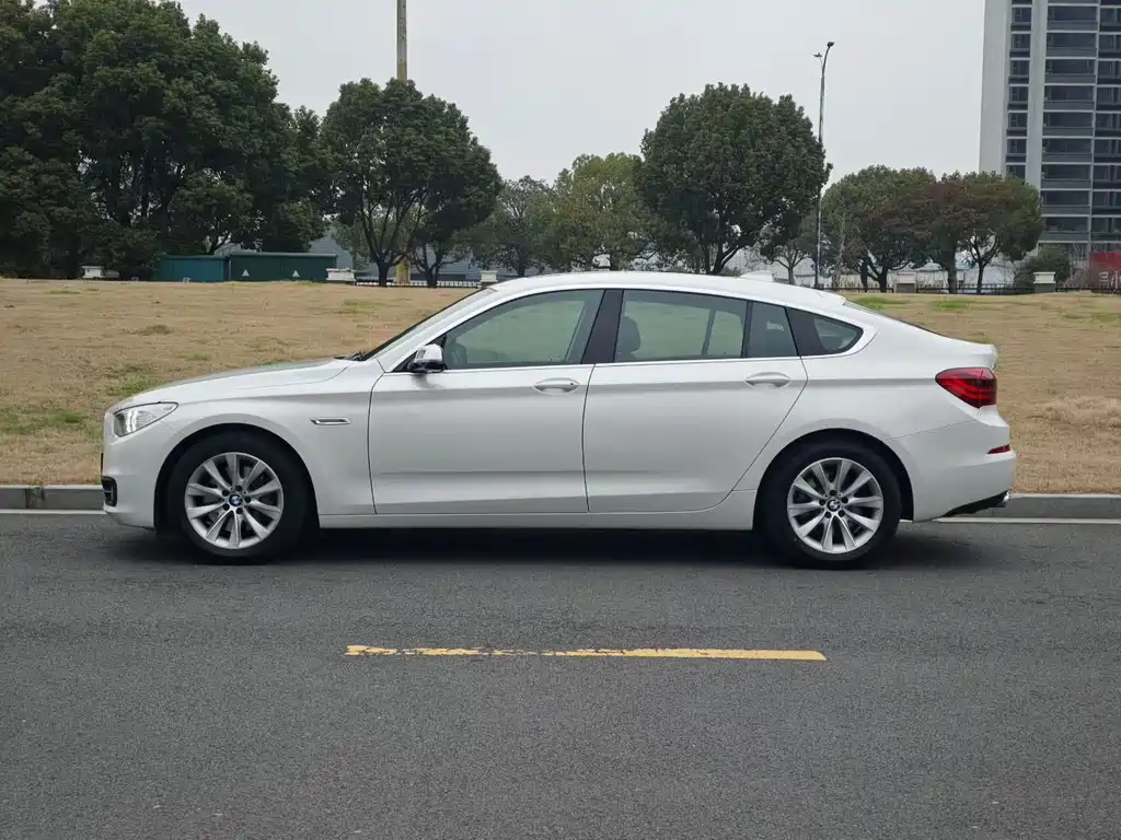 BMW 5 Series GT 528i Leading Type, фото 4