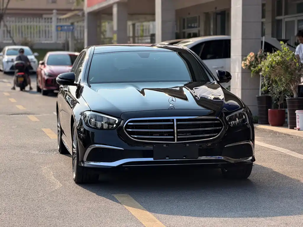 Mercedes-Benz E-Class — миниатюра 3