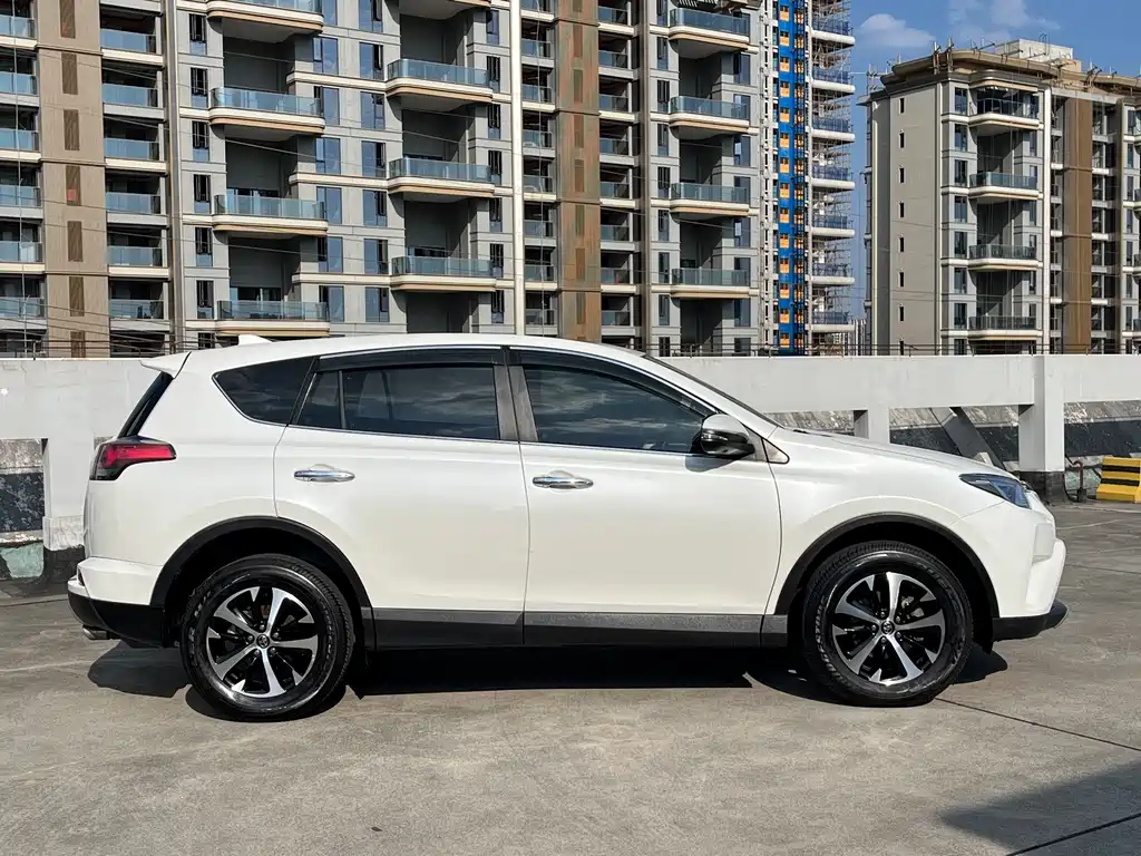 Toyota RAV4 — миниатюра 4