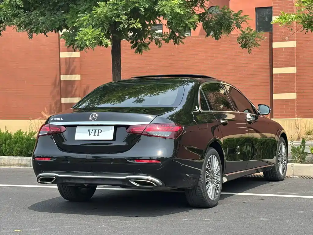 Mercedes-Benz E-Class — миниатюра 9