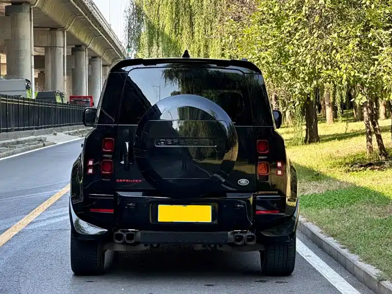Land Rover Defender — миниатюра 4