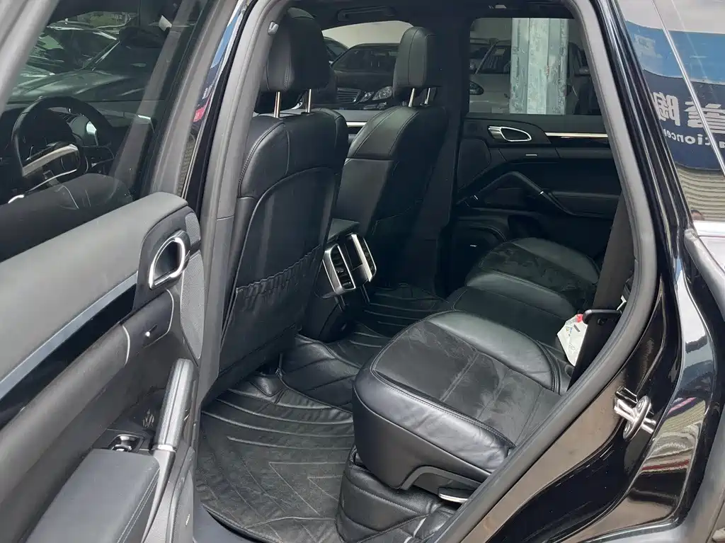 Porsche Cayenne — миниатюра 25