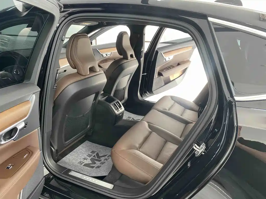 Volvo S90 — миниатюра 5