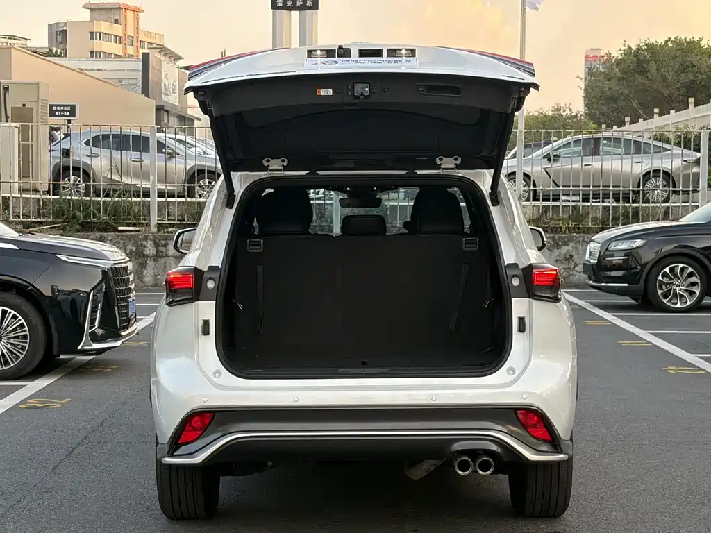 Toyota Crown Kluger 2024 2.0T