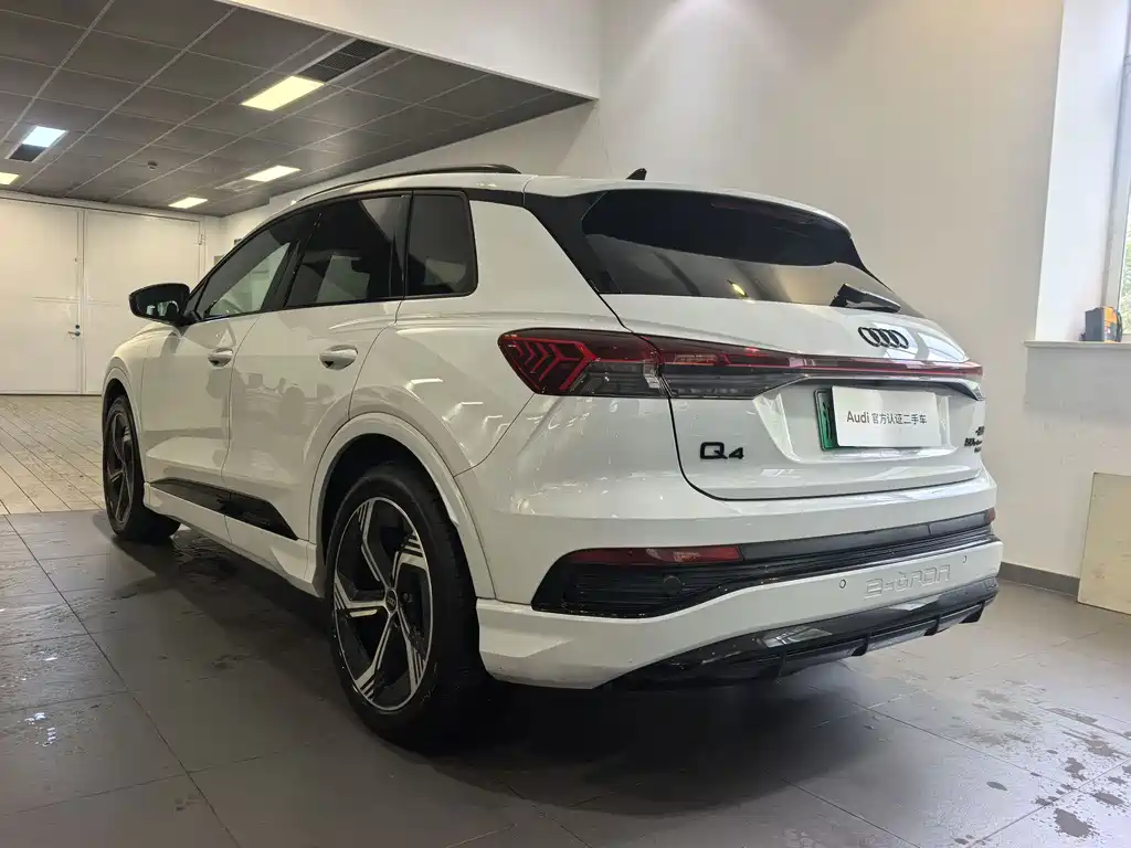 AUDI Q4 E TRON