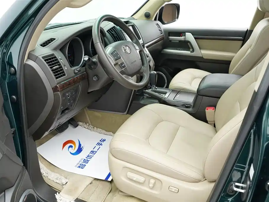 Toyota Land Cruiser 2010 4.7L AT VX