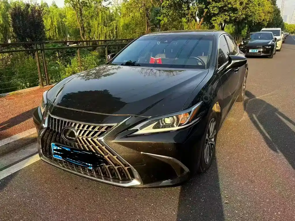 Купить Lexus ES
