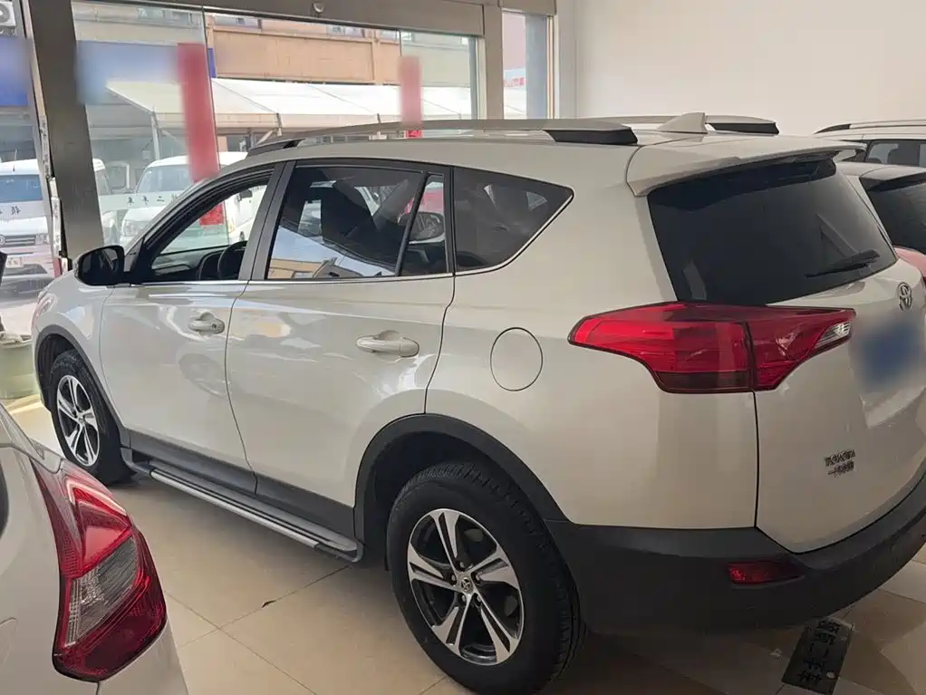 Toyota RAV4 — миниатюра 6