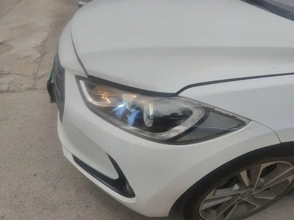 Hyundai Elantra — миниатюра 24