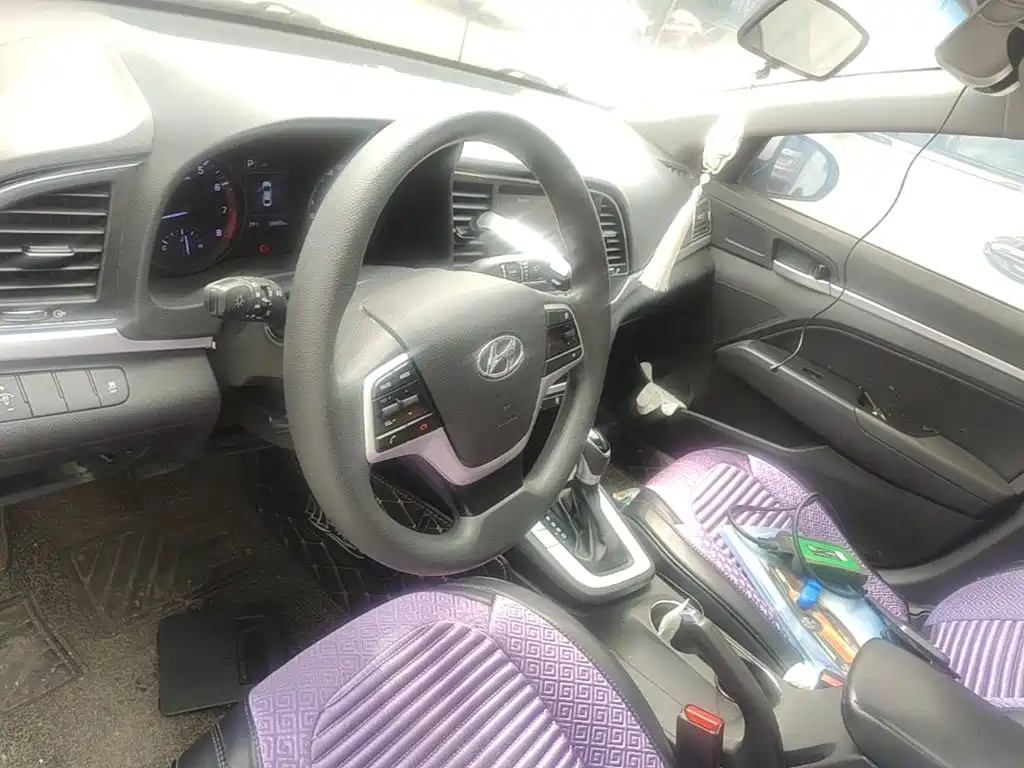 Hyundai Elantra — миниатюра 11