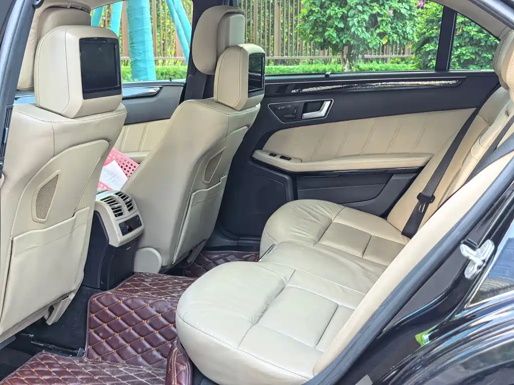 Mercedes-Benz E-Class — миниатюра 5