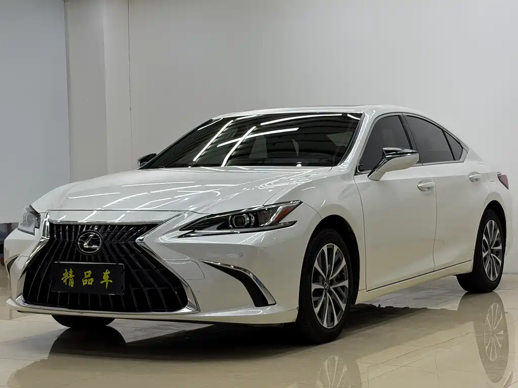 Lexus ES 2023